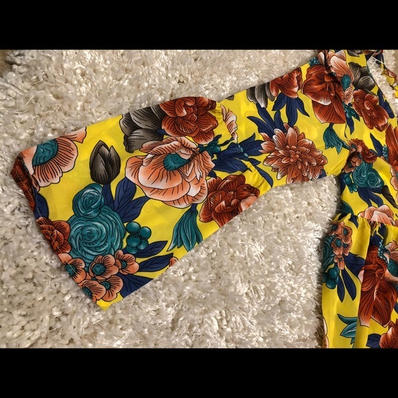 Boho Floral V-N City Front/Back Top - Picture 5 of 10